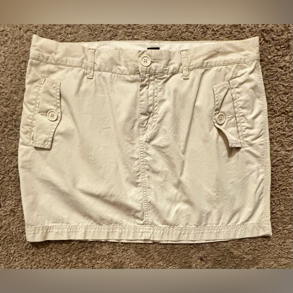 Gap brand Woman’s size 12 Khaki colored skirt Hidden drawstring waist No flaws